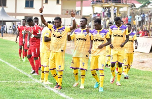 Medeama SC and Asante Kotoko players