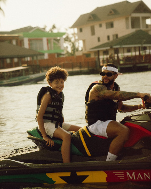 Memphis Depay and the young boy cruising