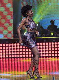 Songstress MzVee