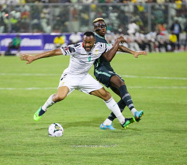 Jordan Ayew in a tassel with Victor Osimhen