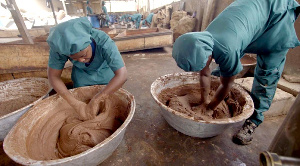 Women Preparing Shea Butter 696x387