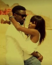 Sarkodie (left) and Efya