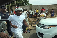 Shatta Wale at the accident scene