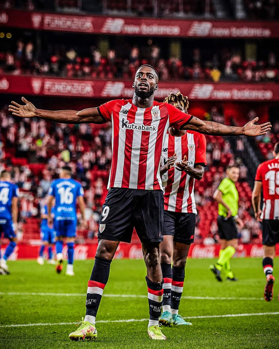 Inaki joins Nico to celebrate his strike