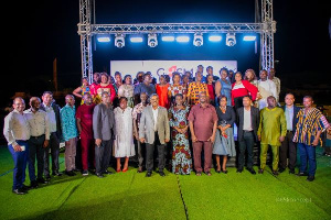 Senior Olam Agri Officials pose with Award-winning Bakers after the ceremony