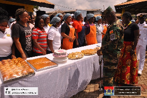 The Chief of the Defence Staff inspecting some exhibited works of the trainees