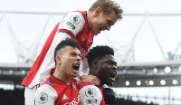 Partey joined by his teammates to celebrate his goal against Leicester