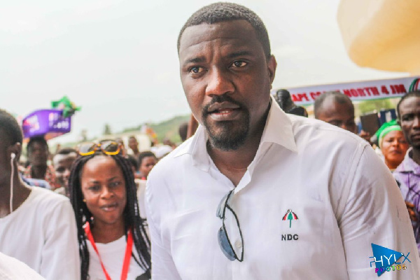 Actor John Dumelo