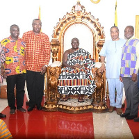 Otumfuo with some executives of NAPLOAG and NLA