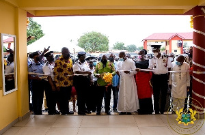 Akufo Addo Cuts Ribbon