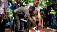 Pesin wey dey cast ballot for previous election