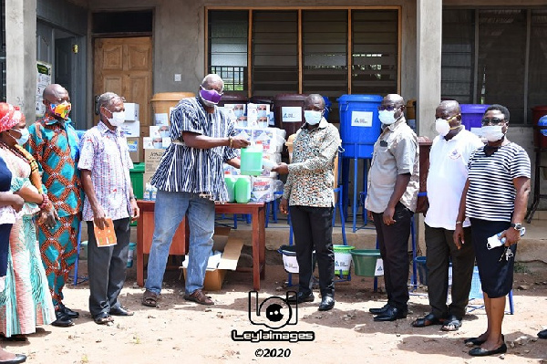 The two health directorates received veronica buckets with stands, boxes of hand sanitizers, others