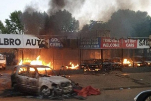 Shops belonging to foreign nationals are allegedly being looted by South Africans