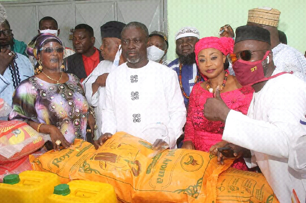 Rev Christian Kwabena Andrews in the company of oficers of his GUM party