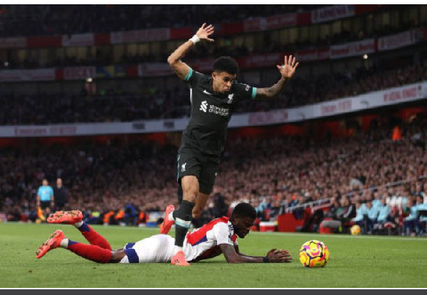 Diaz of Liverpool takes on Thomas Partey of Arsenal during the Premier League match