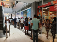 Queue at the Trade House Forex Bureau at the Marina Mall when media and the BoG team arrived