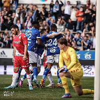 Alexander Djiku with his team mates