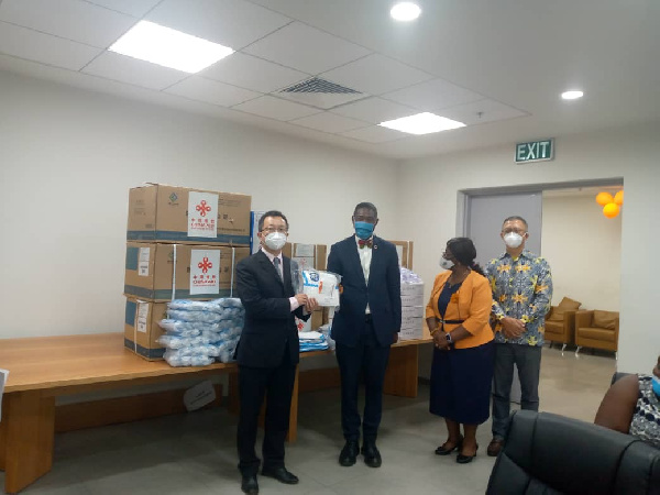 ZHU Jing handing over the medical supply to Dr Bernard Okoe-Boye