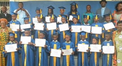 The children in a group picture with dignitaries