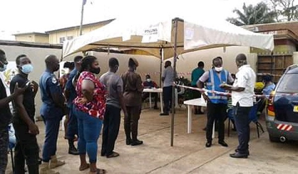 Essential workers in queue to exercise their franchise