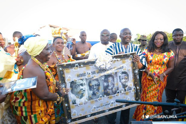 Veep Bawumia with chiefs and people of the Essikado Traditional Area