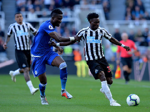 Daniel Amartey takes on Christian Atsu