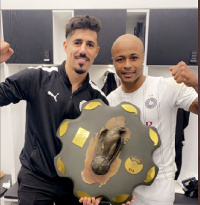 Andre Ayew celebrate with Al Sadd teammate