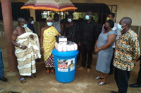 Nana Acheampomaa Nkasa Yiadom II, Queen of Agona pose with beneficiaries of her donation