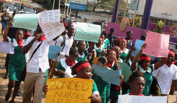 The aggrieved unemployed bonded nurses spent the night at the Ministry of Health