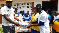 Opoku Afriyie presenting the items to the school