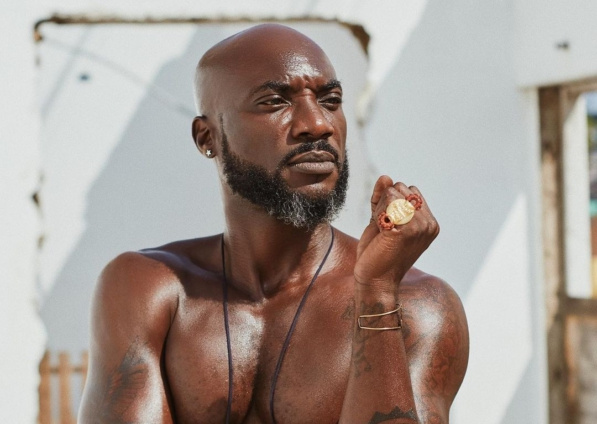 Ghanaian singer/songwriter, Kwabena Kwabena