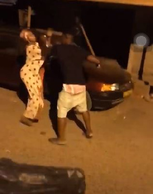 Social media users are calling for the arrest of the gentleman assaulting the lady in the video