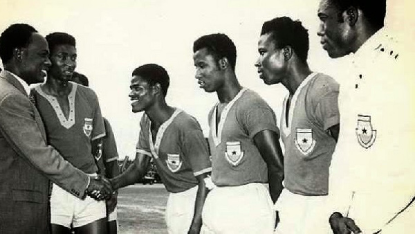 Dr Kwame Nkrumah exchaning pleasantries with the Black Stars of 1963