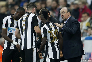 File image: Benitez having a chat with Christian Atsu