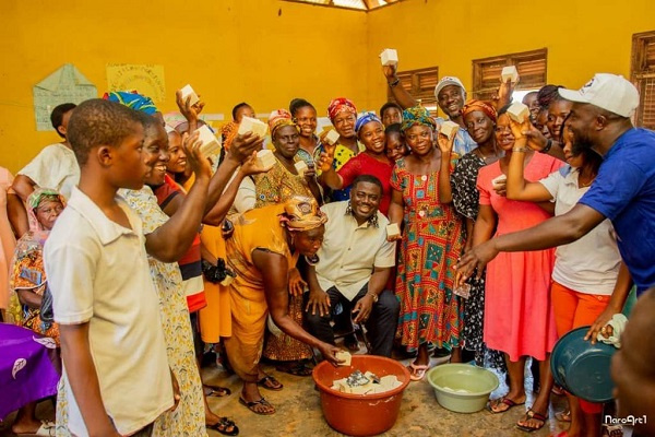 A group picture of Kwaku Fosu Frimpong and participants of the program