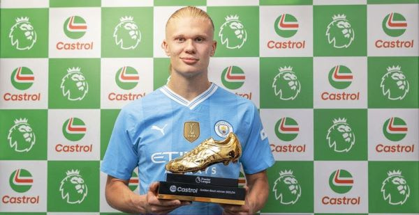 Erling Haaland with his Golden Boot award