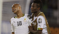 Asamoah Gyan consoles Andre Ayew after Ghana lost to Ivory Coat in 2015 AFCON final