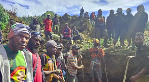 Helpers are trying to rescue people buried by the landslide