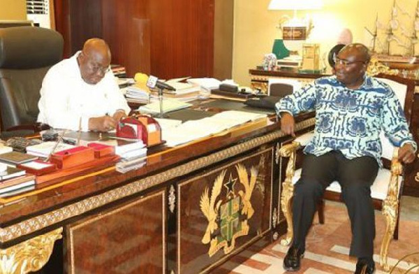 President Akufo-Addo (l) and Vice President Alhaji Mahamudu Bawumia (r)