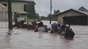 Pipo as dem dey try escape from impact of heavy flooding | File photo