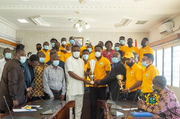 Mustapha Ussif in a group photo with the members of the Ghana Cricket Association