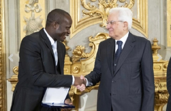 Emmanuel Kweinor Tetteh receiving his award from  President of Italy, Sergio Mattarella