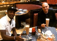 Asamoah Gyan with former Ghana coach Avram Grant