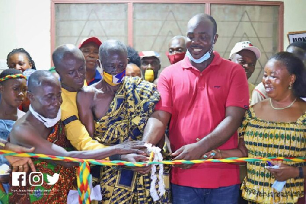 MP for  Atwima Mponua, Isaac Kwame Asiamah commissioning the Anwiafutu Health Centre