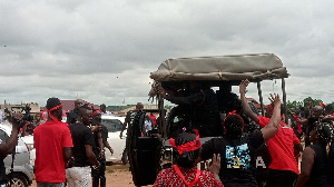 Family members chased the police patrol car