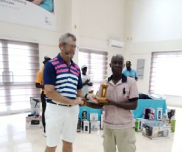 Charles  Baiden receiving his trophy