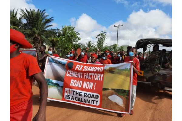 Youth demonstrating against the bad roads