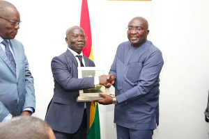 Vice President Dr Mahamudu Bawumia receiving the award on behalf of President Akufo-Addo