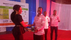 Mr Bennet Ashie (R) receiving the award from Ms Ewurabena Bilson, an Executive of Delta Capital