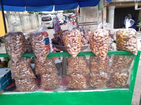 Dates fruits (Dabino) help women to have easy labor according to the author